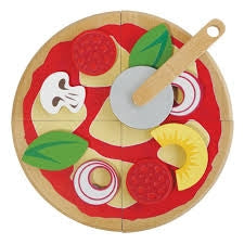 Pizza con condimenti e rotella taglio